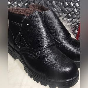 Size 10.5 steel toes mens boots